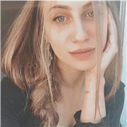 Neolaureata impartisce lezioni di biologia a studenti del liceo e dell'università